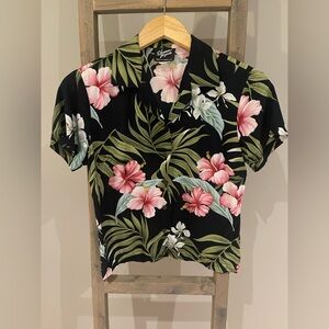 Vintage woman’s made in hawaii floral shirt size small